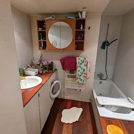 Chambre Canal St Martin Privat bolig Paris